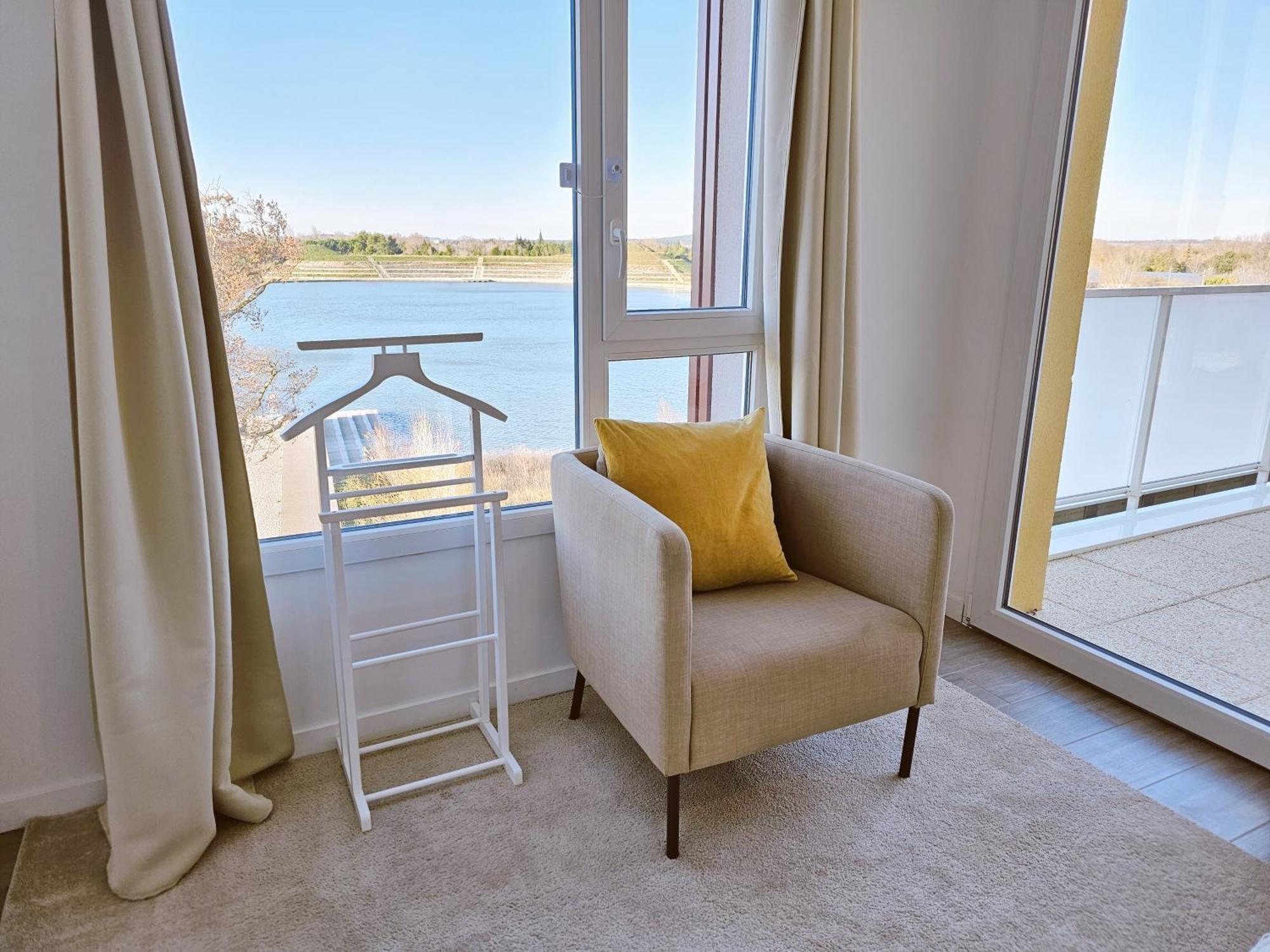 Lakeside Provence - Appartement 4 Etoiles Face Au Lac De Monteux Exterior photo